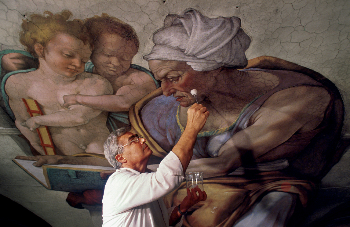 Detalle del trabajo de restauración de Colalucci en la Capilla Sixtina