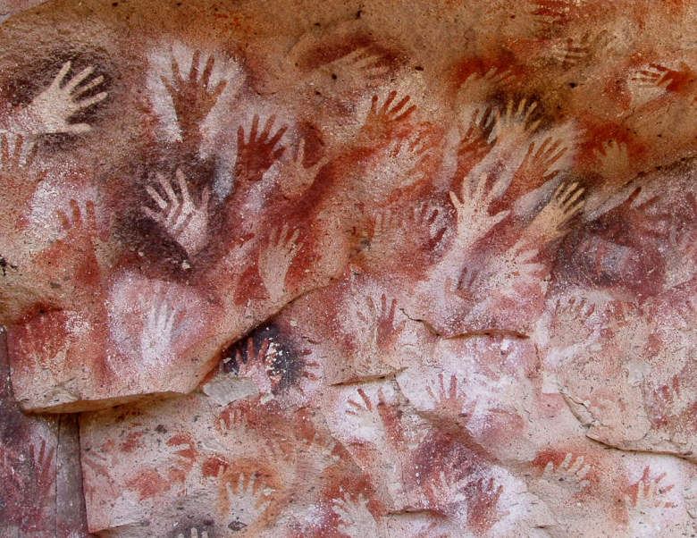 Manos pintadas en la Cueva de las Manos, Río Pinturas, Argentina