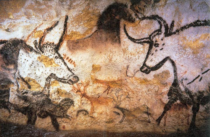 Representación de uros, caballos y ciervos en la cueva de Lascaux