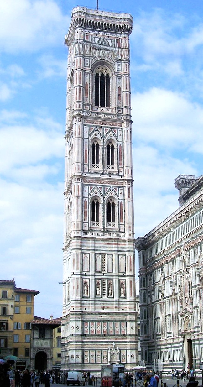 Vista trasera del Campanile desde la zona de acceso